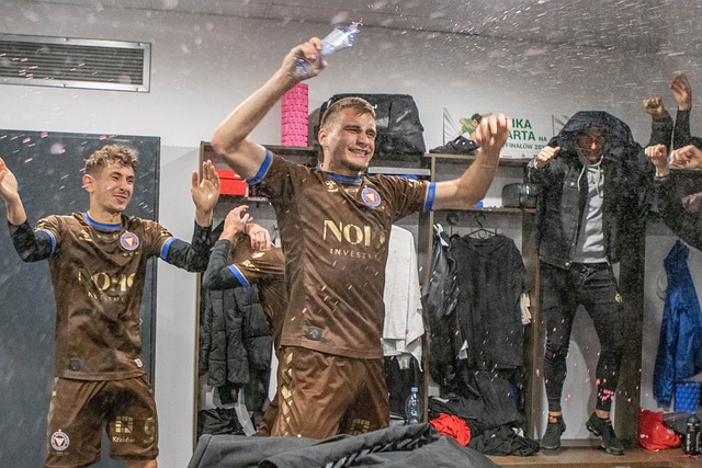 态背后的深 态背后的深